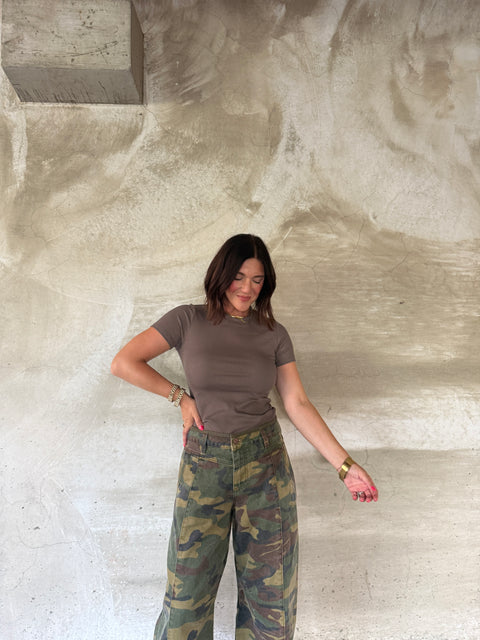 ribbed essential short sleeve-truffle