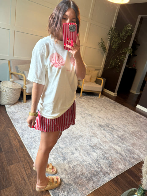Clam "beach girl" graphic