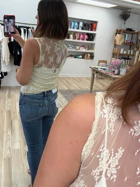 Sleeveless lace top-beige