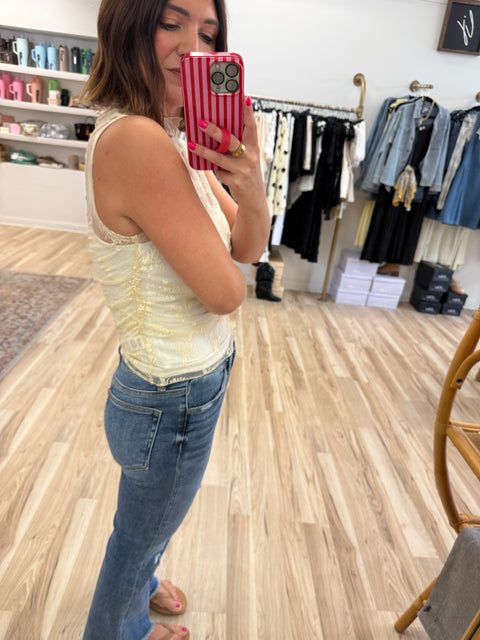Sleeveless lace top-beige