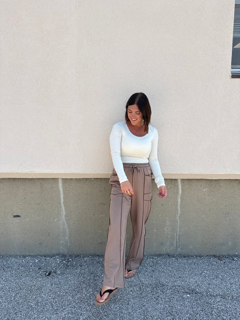 contrast stitch sweats-mocha