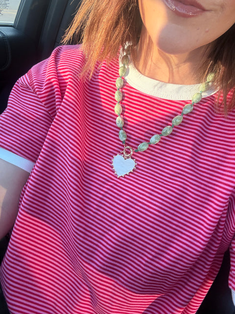 Beaded necklace w/pearlized heart