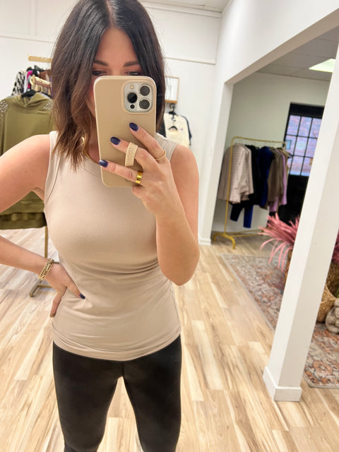 Closet Cornerstone - Lt Mocha