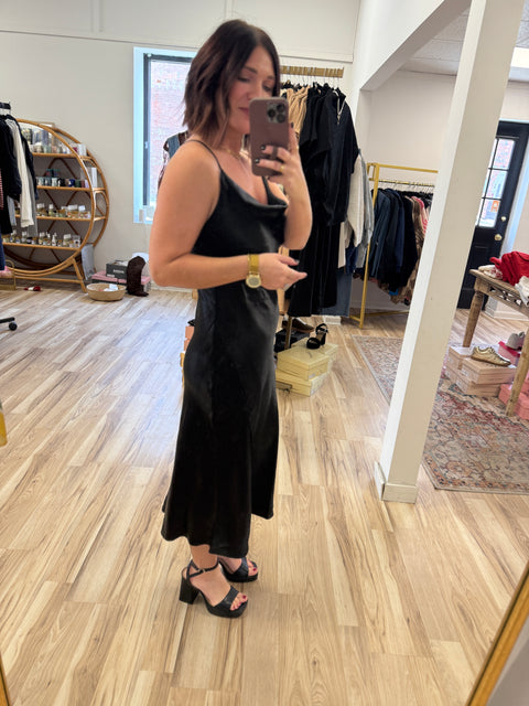 the Moment Dress-Black