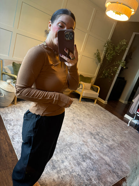 Ruffled Ribbed Top-brown