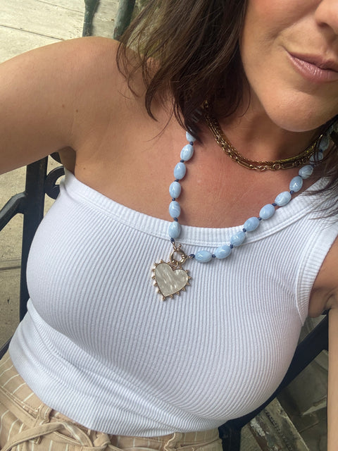 Beaded necklace w/pearlized heart