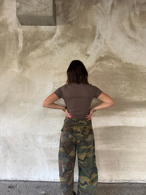 ribbed essential short sleeve-truffle