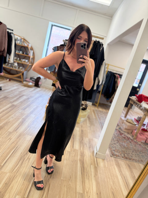 the Moment Dress-Black