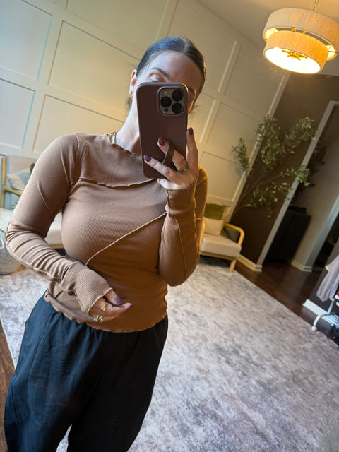 Ruffled Ribbed Top-brown