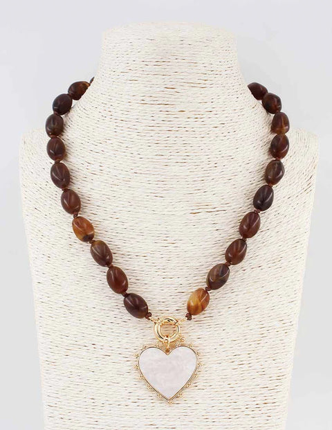 Beaded necklace w/pearlized heart