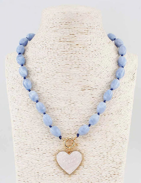 Beaded necklace w/pearlized heart