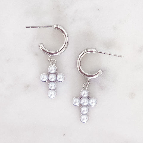 Huggies w/pearl cross