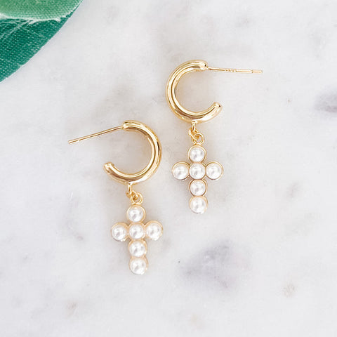 Huggies w/pearl cross